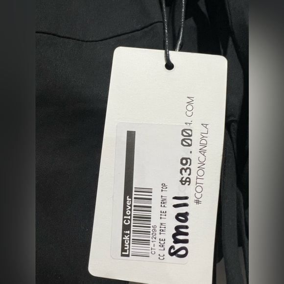 Brand new never worn going out lace top - Picture 2 of 5